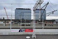 Przebudowane perony na stacji Warszawa Zachodnia na jednym z nich pod wiata podrozni oczekuja na pociąg, 12.03.2023, fot. Anna Znajewska-Pawluk