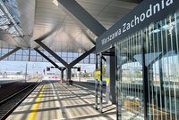 Nowy peron i tablica z nazwą stacji Warszawa Zachodnia, fot. A. Szeliga