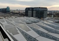 Widok z góry na dach wysokiego zadarzenia stacji