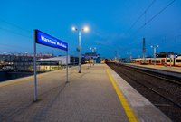 Warszawa, perony i pociągi na stacji kolejowej Warszawa Wschodnia, 28.03.2019, Autor A. Hampel