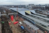 Widok z góry na stację Warszawa Zachodnia. Pierwsze nowe elementy wiaty_fot. Artur Lewandowski