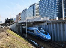 Próby obciążeniowe wiaduktu na stacji Warszawa Główna i przejeżdżające pendolino fot. Martyn Janduła