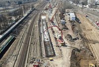 Widok z góry na prace po zachodniej stronie stacji. ciężki sprzęt. Budowa obiektu inżynieryjnego fot. Andrzej Lewandowski