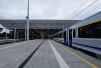 Widok na peron i zadaszenie nad peronami Stacja Warszawa Zachodnia 06.11.2023r. Autor Błażej Mstowski, PKP PLK S.A (23)