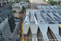 Hala peronowa nad peronami linii podmiejskiej i WKD. Dźwig przy robotach_fot. Artur Lewandowski