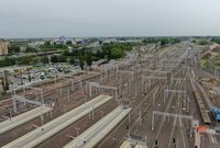Tory wychodzące ze stacji Warszawa Zachodnia. Fragmenty peronów_fot. Artur Lewandowski