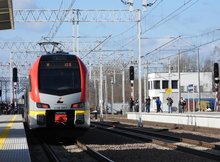 Pociąg wyjeżdzający ze stacji Warszawa Główna.
