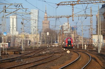 Pociąg SKM jadący z Warszawy Zachodniej w kierunku Warszawa Ochota