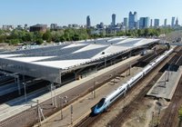 Hala peronowa stacji Warszawa Zachodnia. Pendolino stojący przy peronie, fot. Artur Lewandowski