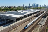 Hala peronowa stacji Warszawa Zachodnia. Pendolino stojący przy peronie, fot. Artur Lewandowski