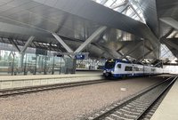 Pociąg przy peronie na stacji Warszawa Zachodnia; fot. Anna Znajewska-Pawluk