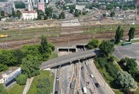 Widok od strony południowej na wiadukt kolejowy na al. Prymasa Tysiąclecia, fot. Artur Lewandowski