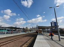 Stacja Warszawa Główna, panorama stacji, widok na perony i wiaty
