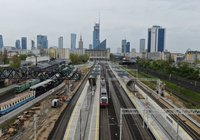 Widok z góry na Warszawę Główną. w tle wieżowce warszawskiego city, fot. Artur Lewandowski