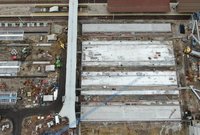 Widok z góry na betonową pytę stropową i konstrukcję kładki, fot. Artur Lewandowski