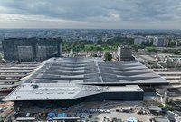 Widok z góry na stację od strony północnej. Budynek wieofunkcyjny z dworcem. Plac budowy_fot. Artur Lewandowski