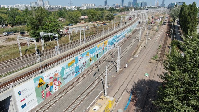 Stacja Warszawa Zachodnia widok na nowy mural fot. Adam Kundzicz (1)