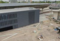 Budynek wielofunkcyjny od strony ul. Tunelowej. Grzybek stara nastawnia_fot. Artur Lewandowski