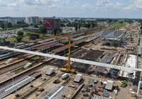 Widok z góry na kładkę nad peronami Warszawy Zachodniej, fot. Artur Lewandowski