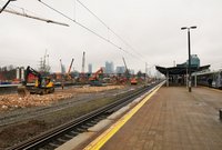 Widok z peronu nr 5 na maszyny i koparki pracujące przy rozbiórce peronu nr 6, fot. Martyn Janduła
