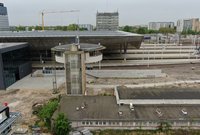Stara nastawnia, grzybek. W tle wiata stacji Warszawa Zachodnia_fot. Artur Lewandowski