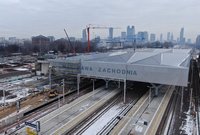 Widok na halę peronową z nazwą stacji, fot. Artur Lewandowski