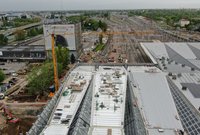 Widok z góry na wysokie zadaszenie stacji_fot. Artur Lewandowski