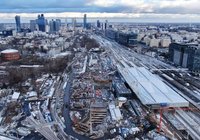 Widok z góry na stację Warszawa Zachodnia na tle panoramy Warszawy, fot. Artur Lewandowski